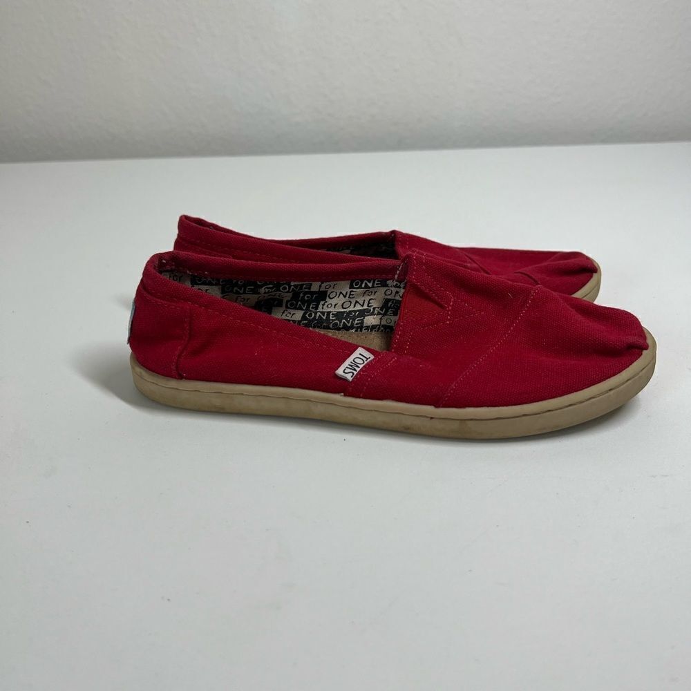 TOMS Unisex-Child Classic Alpargata Sneaker Red Size Y3
